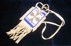 Plains Indian style medicine bag, Amulett pouch, made of deer leather and Glass beads. The bag is ca 7x9 cm beadwork, size with frings 21 * 10 cm the necklace ca 72 cm long. Amulet Bag, Festival Jewellery, Indian Beadwork, Holster Belt, Medicine Pouch, Festival Necklace, Plains Indians, Medicine Bag, Native American Beadwork