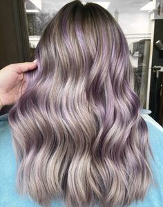 Pastel Purple Highlights, Hairstyles With Purple Highlights, Hairstyles With Purple, Burgundy Hair Colour, Dark Purple Highlights, Highlights Golden, Lilac Highlights