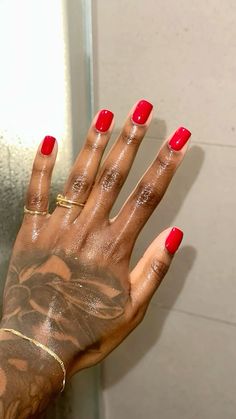 Dip Powder Nails Natural Fall, Red Short Nails Black Women, Red Nails Gel Polish, Red Overlay Nails, Sns Designs Nails, Short Nails On Black Women, Gel Natural Nails Manicures, Short Nail Overlay Ideas, Gel Polish Nail Designs On Natural Nails