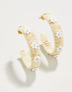 Wear the Lowcountry's Spring blooms on your ears in our Daisy Straw Hoop Earrings, made of 18kt matte gold plating, enamel coated flowers and wrapped in straw. Spring Flower Hoop Earrings, Spring Flower Hoop Earrings For Pierced Ears, Cream Jewelry Gift For Spring, Cream Jewelry As Spring Gift, Cream Jewelry For Spring Gift, Spring Jewelry With 3d Flowers, Cream Earrings For Spring Gift, Spring Flower Shaped Cream Jewelry, Spring Cream Flower Jewelry