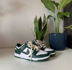 Green Dunks, Dunk Low Michigan, Dunk Shoes, Nike Shoes Air Force, Fashion Shoes Sneakers