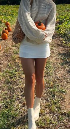 Solid Mini Skirt Stile Blair Waldorf, Adrette Outfits, Rok Mini, Thanksgiving Outfit Women, Fest Outfits, Looks Pinterest, Pumpkin Patch Outfit, Skandinavian Fashion