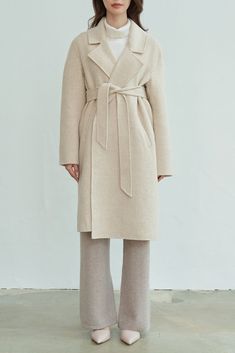 THE SLIM TAILORED COAT - LIGHT BEIGE HOUNDSTOOTH Tailored Coat, Perfect Coat, Houndstooth Pattern, Extra Fabric, Cashmere Coat, Feature Light, Luxury Accessories, Ethical Fashion, Luxury Outfits