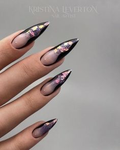 Симпатичный 👍 - Nail design 🎨 | Manicure 💅 | Маникюр 🌸 | Дизайн ногтей 💖   Источник: https://t.me/naildesign_mod/3834 Spring Gold Nails, Cute Birthday Makeup, Gothic Nail Ideas, Subtle Nail Art, Holloween Nails, Latest Nail Designs, Sassy Nails, Floral Nail Designs, Subtle Nails