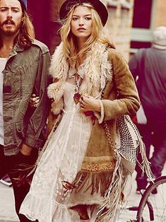 Isabel Lucas, Harry Clarke, Moda Hippie, Boho Chique, Walking Down The Street, Boho Life, Estilo Hippie, Mode Boho