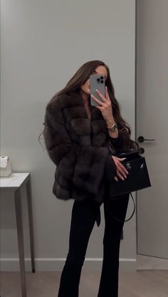 Nyc Club Outfit, Elegant Autumn Outfit, Dramatic Style, Mink Coat, Russian Fashion, Classy Women