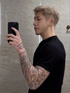 Buzzed Sides Men, Bleached Sides Hair, Asian Men Hair Color, Buzzcut Asian Men, Men Haircut Asian, Straight Asian Hairstyles Men, Asian Buzz Cut, Short Asian Haircut Men