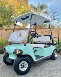 Vintage golf cart custom turquoise Custom Painted Golf Carts, Vintage Golf Cart, Decorated Golf Cart Ideas, Golf Cart Makeover, Preppy Birthday, House Community, Cart Ideas, Preppy Bedroom