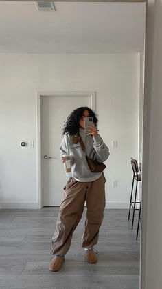 Cargo Pant Jogger Outfit, Brown Cargo Joggers Outfit, Brown Track Pants Outfit, Utility Pants Outfit Street Style, Brown Cargos Outfits, Fit Cargo Pants Outfit, Brown Sweats Outfit, Brown Cargo Pants Outfit Women, Light Brown Cargo Pants Outfit