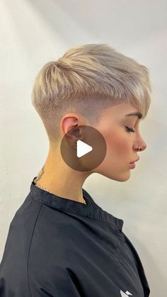 44K likes, 211 comments - barberiasdelmundo am January 13, 2024: "Being a HairQueen @mariasoccorsalaforge.official ✨ ✂️ @attilio_artistic_team ✂️" Buzzed Pixie, Icy Hair, Shorter Hair, Trendy Short Hair, Very Short Hair, Amazing Hair, Perfect Brows, January 13