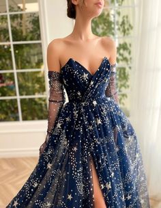 A thousand shimmering stars flow around your body in a captivating starry fabric. Its flattering leg slit and the floor-sweeping length enhance your body beautifully, while the opera gloves are the perfect additional touch to this ensemble. Flowy Prom Dresses, Prom Dress Inspiration, Fantasy Gowns, Pretty Prom Dresses, Fairytale Dress, Fantasy Dress, Fancy Dresses, Ball Dresses, Dream Dress