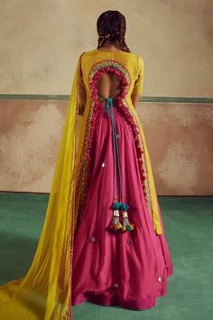 Kurta And Lehenga, Indian Clothes Women, Indian Outfits Modern, Designer Suits For Wedding, Haldi Outfits, Yellow Kurta, Stylish Kurtis Design, Lehenga Design, Trendy Outfits Indian