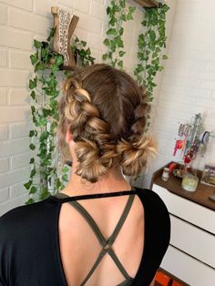 The 25 Best Summer Hair Cuts & Styles for Women | 20+ Trendy & Aesthetic Summer Hairstyles Ideas Teacher Hair Updos, Cool Up Do Hairstyles, Cute Fun Updos, Thanksgiving Updos, Cute Barista Hairstyles, Updo Work Hairstyles, Barista Hairstyles Updo, Updo Hairstyles Aesthetic, Braided Hairstyles Buns