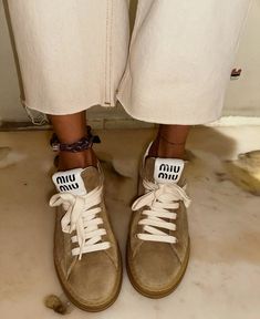 Slouchy Socks, Dope Jewelry Accessories, Minimal Street Style, Pretty Shoes Sneakers, Trend 2024, Shoe Inspo, Shoe Game, Fitness Inspo