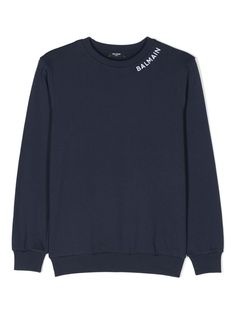 navy blue cotton jersey texture embroidered logo at the neckline crew neck long sleeves ribbed cuffs and hem French terry lining straight hem Classic Long Sleeve Logo Sweatshirt, Long Sleeve Tops With Logo For Loungewear, Long Sleeve Tops With Logo Detail For Loungewear, Navy Tops With Logo Detail For Fall, Navy Crew Sweatshirt With Ribbed Collar, Long Sleeve Sweatshirt With Embroidered Logo For Loungewear, Classic Navy Sweatshirt With Ribbed Collar, Classic Navy Sweatshirt With Ribbed Cuffs, Winter Blue Logo Sweatshirt