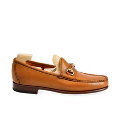 HORSEBIT WOMEN LOAFERS IN TAN FUNCHAL Women Shoes Collection, Cordovan Shoes, Horsebit Loafers, Women Loafers, Men's Shoes Accessories, Brown Loafers, Exclusive Shoes, Funchal, Travel Shoes