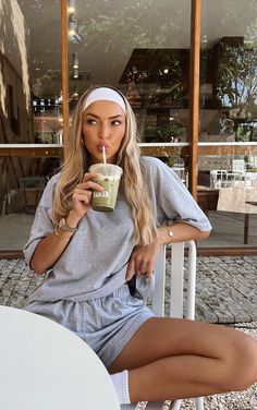 Simple Comfy Outfits Summer, Chill Summer Outfit Casual, Casual Day Outfits Summer, Classy Comfy Outfits, Grey T Shirt Outfit, Wfh Fits, Fall Shorts Outfit, Classy Loungewear, Life Manifestation