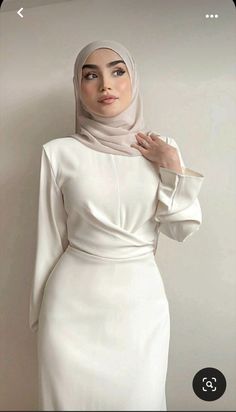 Modest Graduation Dress, Modest White Dress, Outfit Ideas Hijab, Arabic Women, White Dresses Graduation, White Dress Outfit