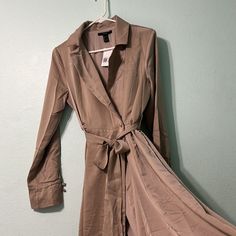 Forever21 Tan Satiny Lightweight Trench Coat Not Satin But Material Has A Satin-Y Sheen To It. Non Stretch Conditions: New With Tags. No Holes/No Stains/No Pilling/No Fade The Color Is Tan. Size Large. (Runs Slightly Small. Snug On Arms. 4ft Or 48 Inches Length) (Rough Estimate To Best Of Abilities - Actual Measurements May Differ) Elevate Your Look With This Stylish Trench Coat. A Quick, Lightweight, Summer Cover Up Staple. Materials: Polyester And Spandex Smoke Free And Pet Free Home! Long Sleeve Summer Workwear Outerwear, Long Sleeve Outerwear For Summer Workwear, Long Sleeve Summer Outerwear For Work, Chic V-neck Outerwear For Brunch, Fall V-neck Outerwear For Brunch, Spring V-neck Outerwear For Night Out, Collared Outerwear For Night Out In Spring, Spring Collared Outerwear For Night Out, Casual Fall Outerwear For Date Night