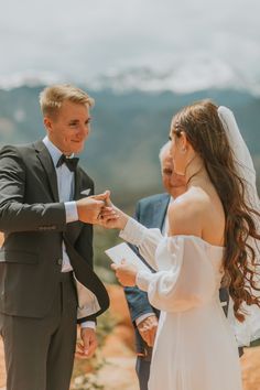 garden of the gods elopement / garden of the gods / colorado springs / things to do in colorado springs / colorado engagement photographer / couples photographer / candid couples photos / natural couples photos / summer outfit / colorado elopement photographer / poses for pictures instagram / senior photos / girl senior photos / micro elopement photography / destination elopement photographer / canon r5 / colorado wedding photographer