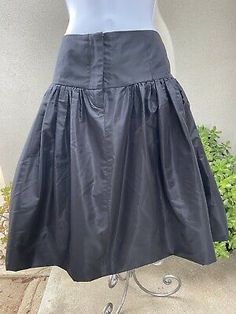 Black Taffeta Skirt, Taffeta Skirt, Frill Skirt, High Fashion Outfits, Skirt Short, Fly Girl, Vintage Skirt, Jet Black, Formal Wear