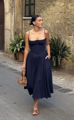 Dress Vacation Outfits, Postgraduate Outfit, Effortlessly Chic Outfits Summer, Classic Style Outfits, Summer Vacation Outfits, Casual Chique, Effortlessly Chic Outfits, Cruise Outfits, Minimal Outfit