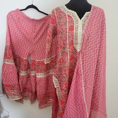 Brand New. Bollywood, Indian , Pakistani Kurthi, Sharara Dupatta Set With Gotapatti Lace Fabric Cotton. Size M (Pit To Pit 38) Size L (Pit To Pit 40) Size Xl (Pit To Pit 42) Size Xxl (Pit To Pit 44) Bohemian Palazzo Saree Set With Cutdana, Long Sleeve Block Print Sharara For Navratri, Bohemian Cotton Palazzo Set With Zari Work, Pink Block Print Saree Sets, Navratri Bohemian Palazzo Set, Bohemian Mulmul Palazzo Set For Festive Occasions, Bohemian Anarkali Set With Dupatta For Summer, Bohemian Mulmul Sets For Navratri, Festive Pink Block Print Palazzo Set