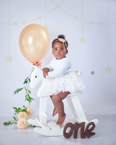 White themed 1 year old baby shoot idea Photoshoot Ideas For One Year Old, Photoshoot Ideas For 1 Year Baby, Photoshoot Ideas For Baby, One Year Old Baby Photoshoot, Baby Birthday Photoshoot 1 Year, Baby Girl One Year Photoshooting Ideas, Baby Shoot Ideas 1 Year, One Year Baby Photoshoot, Baby One Year Photoshoot