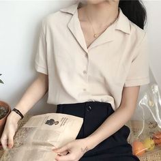 Gaun Koktail, Poet Blouse, Long Pants Outfit, White Short Sleeve Blouse, White Shirts Women, Plain Blouse, Summer Blouse, Autumn Fashion Casual, Summer Blouses