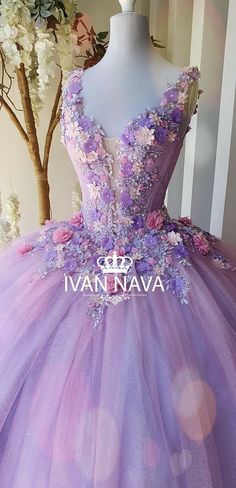 Purple Gown For Debut Elegant, Damas Dresses For Quince Purple, Repunzle Quinceanera Dresses, Pink And Purple Quinceanera Dresses, Purple And Gold Quinceanera Dresses, Rapunzel Quinceanera Dress, Tangled Quinceanera Dress, Light Purple Quince Dresses, Light Purple Quinceanera Dresses