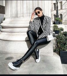 Muse Concert Outfit, Christmas Outfit Ideas For Women Winter, Tweed Pants Outfit, January Style, Converse With Dress, Tweed Jacket Outfit, March Outfits, What Shoes To Wear, Outfits Juvenil