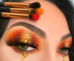 Orange Halo Eyeshadow, Bengals Makeup Looks, Orange Brown Eyeshadow Looks, Orange And Black Eye Makeup, Creative Fall Makeup Looks, Orange And Black Eyeshadow Looks, Black And Orange Makeup, Autumn Makeup Art, October Makeup Looks