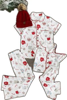 Cotton Sets With Graphic Print For Sleepovers, Cotton Graphic Print Sets For Sleepover, Cotton Graphic Print Sleepover Sets, White Printed Loungewear Sets, Casual Christmas Loungewear Set, Casual Cotton Christmas Sets, Cotton Pajama Sets For Winter Pajama Party, Cotton Pajama Sets For Winter Party, Cotton Pajama Party Sets For Winter