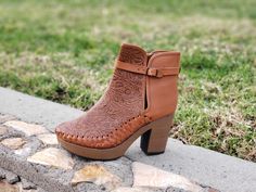 Leather Round Toe Booties For Rodeo, Hand Tooled Round Toe Boots For Rodeo, Leather Bohemian Boots For Rodeo, Bohemian Leather Boots For Rodeo, Leather Country Boots For Festival, Bohemian High Heel Leather Boots, Country Style Leather Boots For Festivals, Bohemian Brown Ankle-high Boots, Boots Mexican