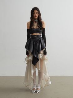 Elegant Ruffled Matte Pu Leather Crop Top Lady Like Style, Leather Tube Top, Ruffle Tube Top, Leather Crop Top, Mode Inspo, Looks Style, Look Cool, Tube Top