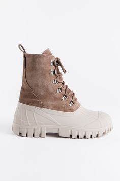 Patrol Boot Suede Leaf | STUTTERHEIM US Sole Water, Cold Weather Outfit, Fall Wear, Outdoor Boots, Warm Socks, Stylish Boots, Duck Boots, Lug Sole, Womens Boots Ankle