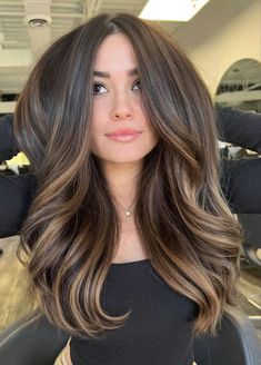 Balayage is the insanely popular technique of freehand painting highlights to create a soft, gradual lightening towards the ends. The word balayage comes from the French word “sweeping” as your hair stylist will literally sweep the bleach onto your hair. Whether you’re looking for a fresh change that’s subtle or bold or you’re looking to cover your grey hair, balayage can do it all. We scoured all over to find… Hair Color For Brown Skin, Balayage Hair Color Ideas, Balayage Hair Color, Brunette Balayage