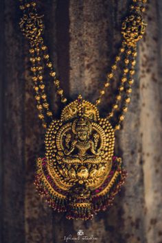 South Indian Jewelry -  Karan & Yashaswini wedding story | WedMeGood | Temple South Indian Jewelry with Ruby Hangings #wedmegood #indianbride #indianwedding #templejewelry #southindianjewelry #gold #ruby #southindianbride Long Pearl Necklaces, Antique Jewelry Indian