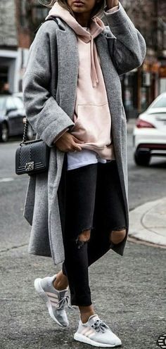 Outfits Sommer, Street Style Fall Outfits, Black Ripped Jeans, Double Denim, Ținută Casual, Modieuze Outfits, Autumn Street Style