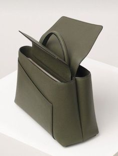 Modern Handheld Leather Box Bag, Luxury Modern Recycled Leather Bags, Modern Green Soft Leather Bag, Modern Green Bag With Leather Lining, Eco-friendly Green Shoulder Bag With Leather Handles, Gym Bag Essentials, Apple Watch Bands Fashion, Leather Bag Design, Expensive Bag