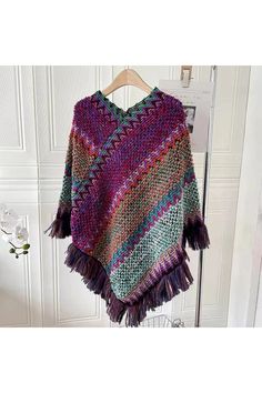 Material: POLIÉSTER Cozy Multicolor Poncho, Casual Oversized Multicolor Poncho, Bohemian Knitted Winter Cape, Bohemian Knitted Cape For Winter, Casual Knitted Winter Shawl, Acrylic Poncho Shawl For Fall, Casual Multicolor Fall Poncho, Acrylic Shawl Poncho For Fall, Winter Poncho Cape In Knit