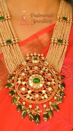 Kundan Pendant Set Gold, Rani Haram Designs Gold, Rani Haar Gold, Mango Haram Designs, Kundan Pendants, Pearl Haram, Green Bangles, Indian Brides Jewelry, Gold Jewelry Prom