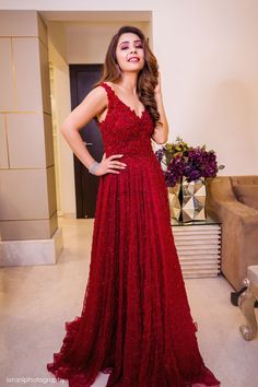 Reception Outfit Ideas, Reception Dress Ideas, Red Bridal Gown, Party Dress Ideas, Night Reception, Brides Party, Cocktail Party Outfit, Reception Dresses, Bridal Lehenga Designs