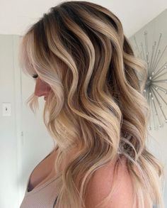 Dark Brown Hair with Blonde Streaks Partial Blonde Highlights, Tmavý Blond, Highlights On Dark Hair, Warm Blonde Highlights, Dark Blonde Balayage, Brunette With Blonde Highlights, Blonde Highlights On Dark Hair, Dark Blonde Hair Color