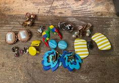 THESE COSTUME EARRINGS SPAN THE DECADES. 2 earrings (one of the parrots and one of the yellow and white striped pairs) need repairing. They backs came unglued but are an easy fix. These are mostly clips. Cheap Retro Clip-on Jewelry, Retro Multicolor Clip-on Earrings, Vintage Multicolor Clip-on Jewelry, Retro Gold Clip-on Cabochon Earrings, Vintage Multicolor Round Clip-on Earrings, Costume Earrings, 2 Earrings, Funky Earrings, Clip On Earrings