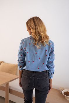 Denim Long Sleeve Shirt, Parisian Women, Long Sleeve Denim Shirt, Chic Shirts, Patterned Shirt, Sleeveless Jacket, Red Hearts, Light Blue Denim, Autumn Fashion Women