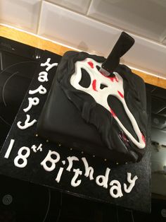 Ghostface Themed Birthday, Scream Birthday Cake Girl, Horror Bday Cake, Scream Movie Birthday Cake, Ghostface Birthday Cake, Scream Movie Cake, Ghost Face Cake, Pastel Ghostface, Ghostface Cake