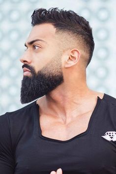 Trimmed Beard #fadebeard #trimmedbeard #beard #beardstyles #beardtypes ★ The best long full and short trimmed fade beard styles for men. Learn all the best mens beard shape options including Arab and black men. ★ See more: #menshaircuts #menshairstyles Barba Hipster, New Beard Style, Faded Beard Styles, Black Men Beard Styles, Beard Trend, Stylish Beards, Long Beard Styles, Man With A Beard, Beard Shapes