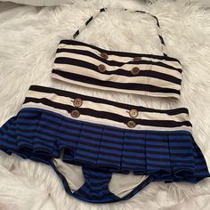 All Of My Items Are In Excellent Condition. I Only Wore This Bathing Suit A Few Times. Top - Medium (Removable Strap) Bottom - Large (Full Coverage Under Skirt) Bundle Items To Save On Shipping In The Interest Of Sustainability, I Reuse, Reduce, Recycle By Up-Cycling Envelopes And Packing Materials. The Packaging Your Item Will Come In Will Be In Great Condition, But Is Likely Not Brand New. Thank You For Joining Me In These Environmental Efforts Chic Navy Swimwear For Vacation, Under Skirt, 2 Piece Swimsuits, Off White Color, Bandeau Top, Bra Cups, Juicy Couture, Bathing Suit, Bathing Suits