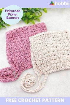 two crocheted bags sitting next to each other